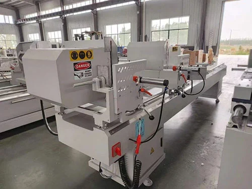 400mm Ceann Dúbailte Gearradh Saw Trealamh Próiseála Próifíl Fuinneog PVC