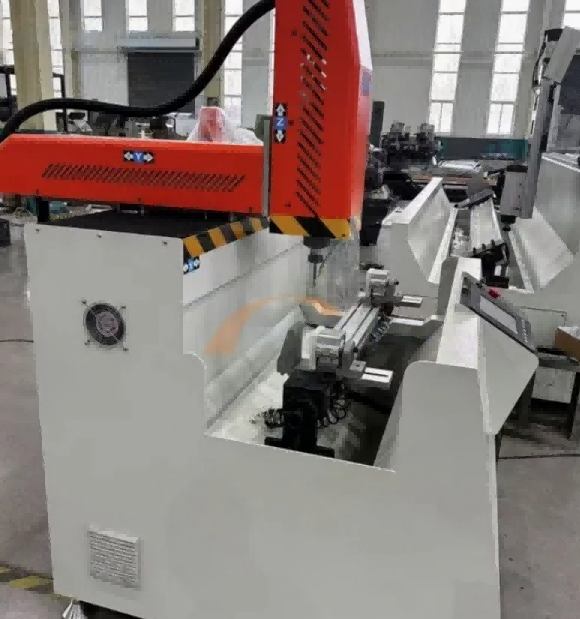 Ionad Meaisínithe CNC Ard-Rigidity 800mm le haghaidh Próifílí Alúmanam Tionscail Cuid Mhóir